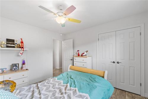 24 Cumberland Street, Brantford, ON - Indoor Photo Showing Bedroom
