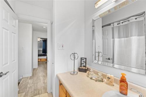 24 Cumberland Street, Brantford, ON - Indoor Photo Showing Bathroom