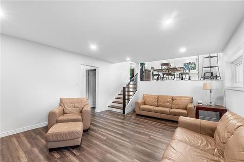 24 Cumberland Street, Brantford, ON - Indoor Photo Showing Living Room