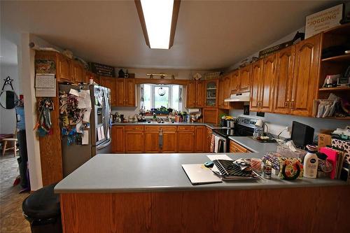 Rivers, Manitoba - Indoor Photo Showing Kitchen With Double Sink