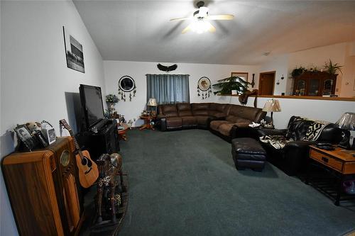 Rivers, Manitoba - Indoor Photo Showing Other Room