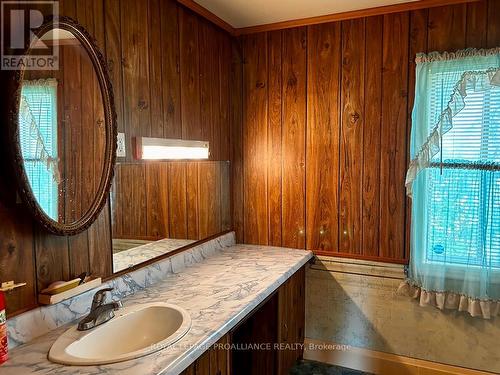 19 Byron Street, Belleville, ON - Indoor Photo Showing Bathroom