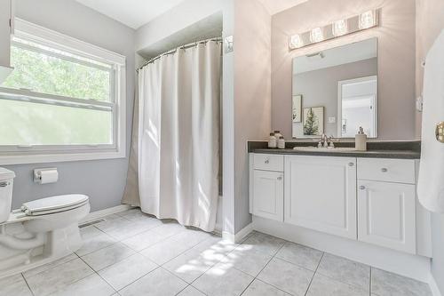 150 Jacqueline Boulevard, Hamilton, ON - Indoor Photo Showing Bathroom