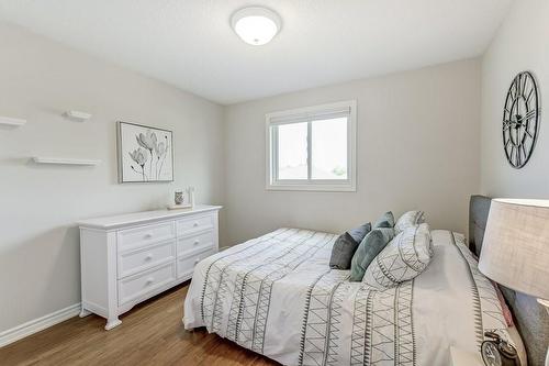 150 Jacqueline Boulevard, Hamilton, ON - Indoor Photo Showing Bedroom