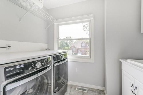 150 Jacqueline Boulevard, Hamilton, ON - Indoor Photo Showing Laundry Room