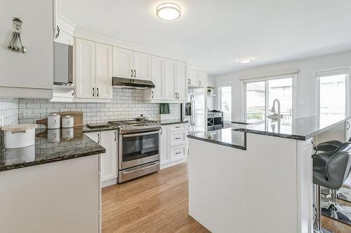 150 Jacqueline Boulevard, Hamilton, ON - Indoor Photo Showing Kitchen With Stainless Steel Kitchen With Upgraded Kitchen