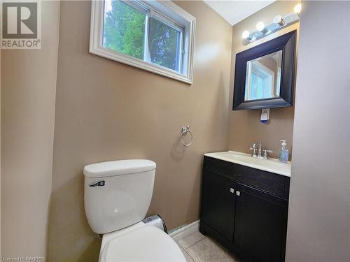 27 Hemlock Road, Oliphant, ON - Indoor Photo Showing Bathroom
