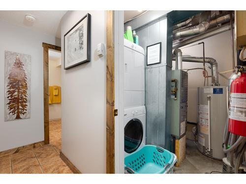 988 Dewdney Way, Kimberley, BC - Indoor Photo Showing Laundry Room