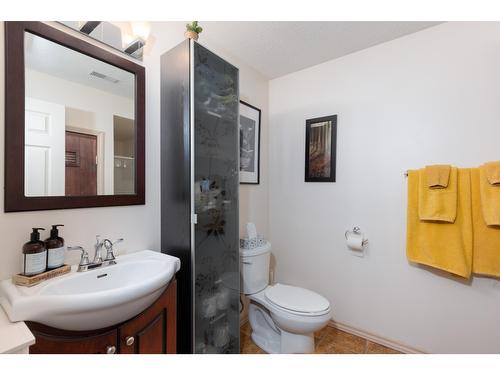 988 Dewdney Way, Kimberley, BC - Indoor Photo Showing Bathroom