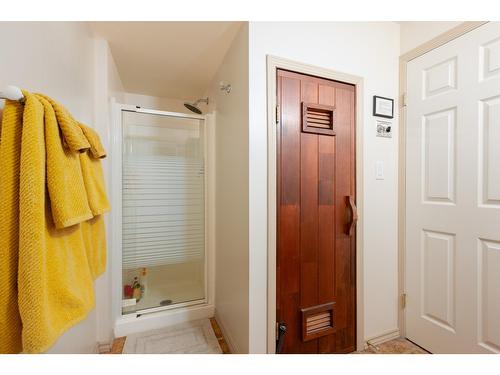 988 Dewdney Way, Kimberley, BC - Indoor Photo Showing Bathroom
