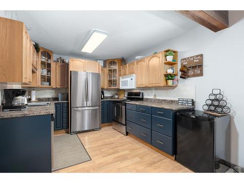 988 Dewdney Way, Kimberley, BC - Indoor Photo Showing Kitchen