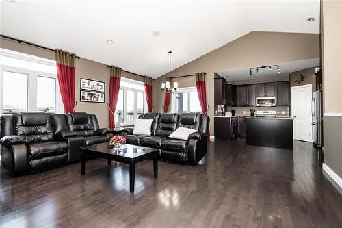 50 Claremont Drive, Niverville, MB - Indoor Photo Showing Living Room