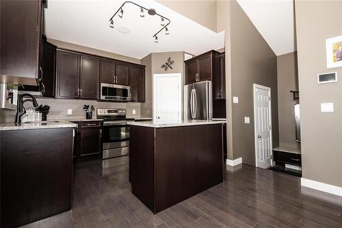 50 Claremont Drive, Niverville, MB - Indoor Photo Showing Kitchen