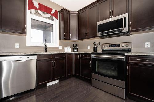 50 Claremont Drive, Niverville, MB - Indoor Photo Showing Kitchen