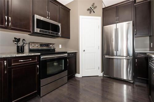 50 Claremont Drive, Niverville, MB - Indoor Photo Showing Kitchen