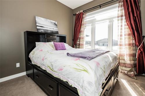 50 Claremont Drive, Niverville, MB - Indoor Photo Showing Bedroom