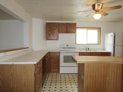 919 Victoria Avenue N, Fort Frances, ON - Indoor Photo Showing Kitchen