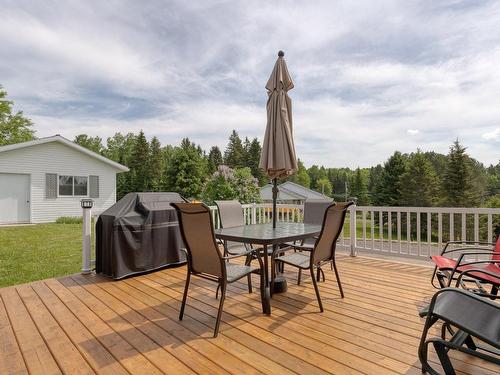 Terrasse - 5892 Rue Principale, Saint-Zénon, QC 