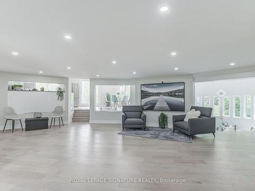 21375 Brock Rd, Georgina, ON - Indoor Photo Showing Living Room