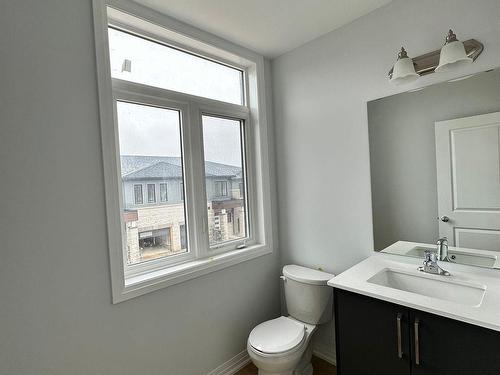 105-155 Equestrian Way, Cambridge, ON - Indoor Photo Showing Bathroom