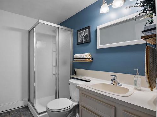 1856 Corbin Place, Revelstoke, BC - Indoor Photo Showing Bathroom