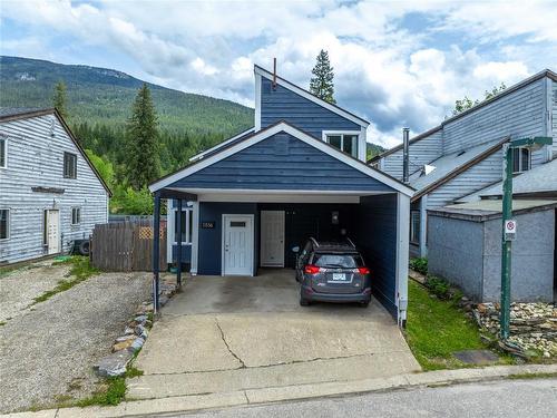 1856 Corbin Place, Revelstoke, BC - Outdoor