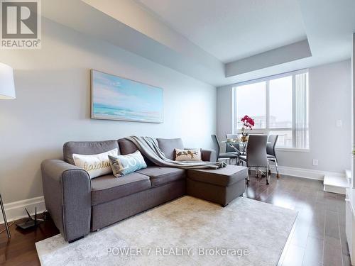 424 - 39 Upper Duke Crescent, Markham, ON - Indoor Photo Showing Living Room