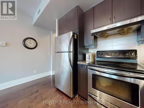 424 - 39 Upper Duke Crescent, Markham, ON - Indoor Photo Showing Kitchen With Stainless Steel Kitchen