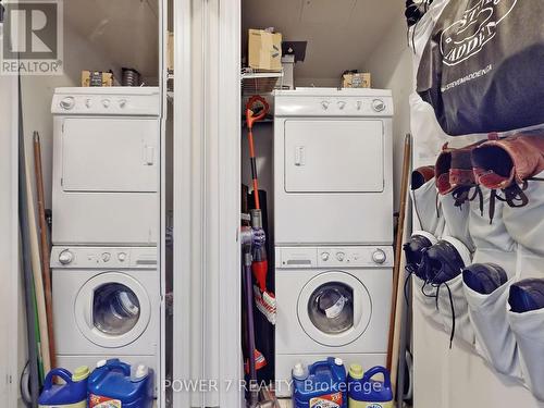 424 - 39 Upper Duke Crescent, Markham, ON - Indoor Photo Showing Laundry Room