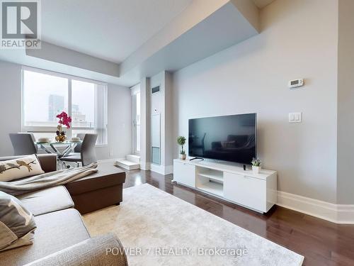 424 - 39 Upper Duke Crescent, Markham, ON - Indoor Photo Showing Living Room