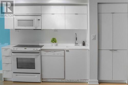 2805 - 21 Iceboat Terrace, Toronto, ON - Indoor Photo Showing Kitchen