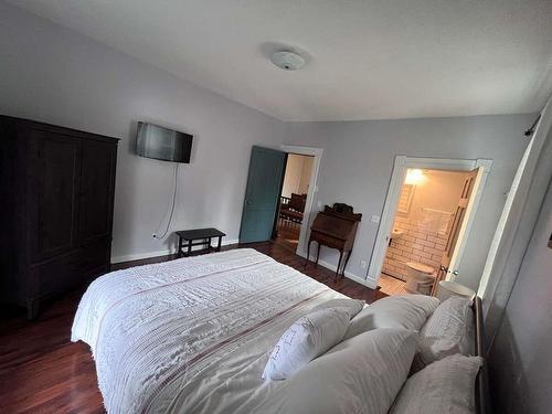 95 High Street, Nelson, BC - Indoor Photo Showing Bedroom