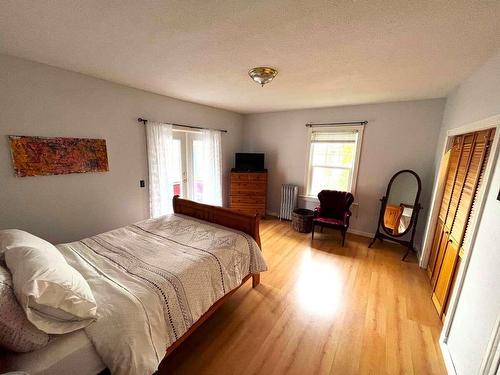 95 High Street, Nelson, BC - Indoor Photo Showing Bedroom