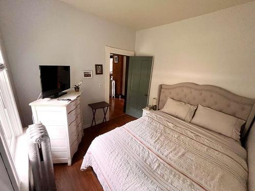 95 High Street, Nelson, BC - Indoor Photo Showing Bedroom