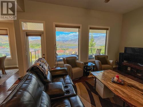 11911 Olympic View Drive, Osoyoos, BC - Indoor Photo Showing Living Room