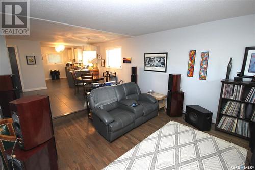 4320 Pasqua Street, Regina, SK - Indoor Photo Showing Living Room
