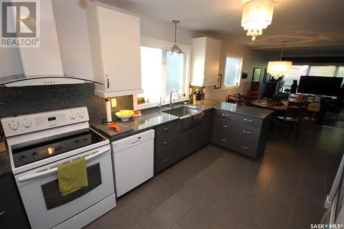 4320 Pasqua Street, Regina, SK - Indoor Photo Showing Kitchen
