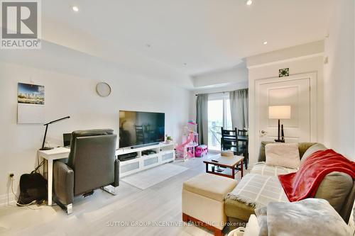 608 - 299 Cundles Road E, Barrie (Alliance), ON - Indoor Photo Showing Living Room