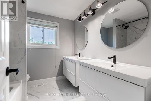 3224 Wentworth Street, Burlington, ON - Indoor Photo Showing Bathroom