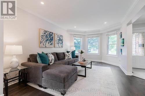 3224 Wentworth Street, Burlington, ON - Indoor Photo Showing Living Room