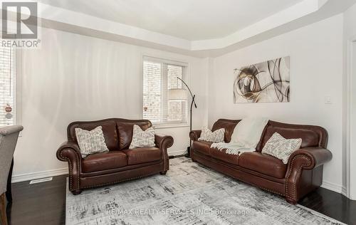 38 Impulse Circle S, Brampton, ON - Indoor Photo Showing Living Room