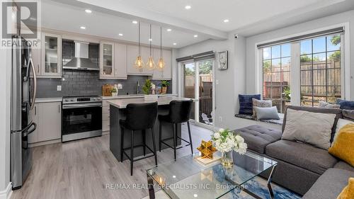 48 Ridgefield Court, Brampton, ON - Indoor Photo Showing Kitchen With Stainless Steel Kitchen With Upgraded Kitchen