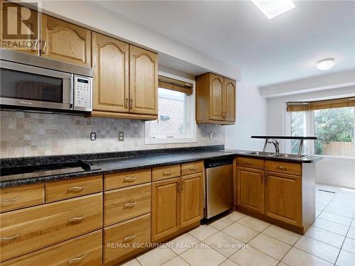 2192 Margot Street, Oakville (River Oaks), ON - Indoor Photo Showing Kitchen With Double Sink