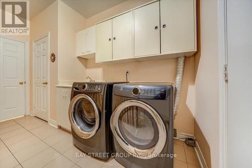 98 Rowland Court, Markham, ON - Indoor Photo Showing Laundry Room