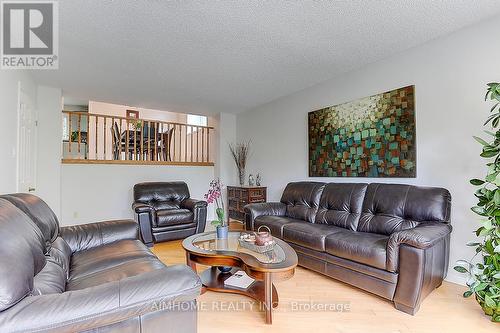 40 Willowbrook Road, Markham, ON - Indoor Photo Showing Living Room