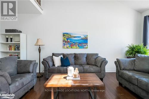 Pw - 22 Providence Way, Wasaga Beach, ON - Indoor Photo Showing Living Room