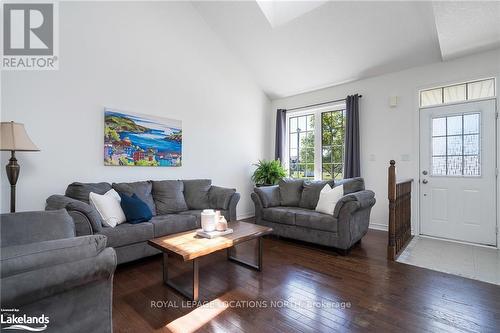 Pw - 22 Providence Way, Wasaga Beach, ON - Indoor Photo Showing Living Room