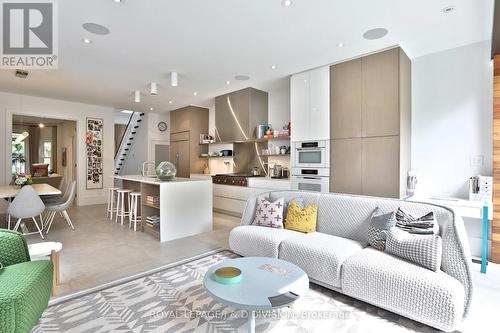 426 Ontario Street, Toronto, ON - Indoor Photo Showing Living Room