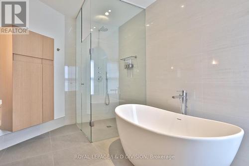 426 Ontario Street, Toronto, ON - Indoor Photo Showing Bathroom