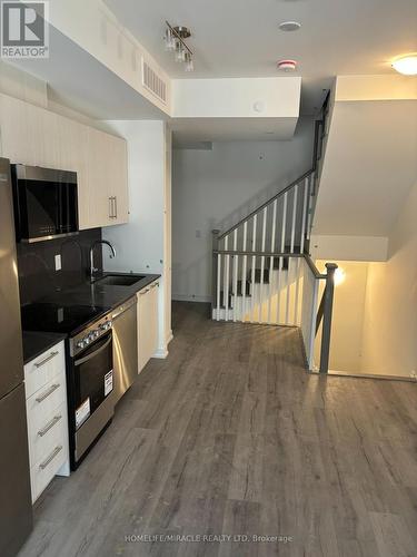 61 - 861 Sheppard Avenue W, Toronto (Clanton Park), ON - Indoor Photo Showing Kitchen With Stainless Steel Kitchen